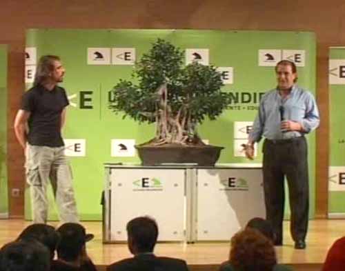 Jose Mara Rubio presentando a David Benavente